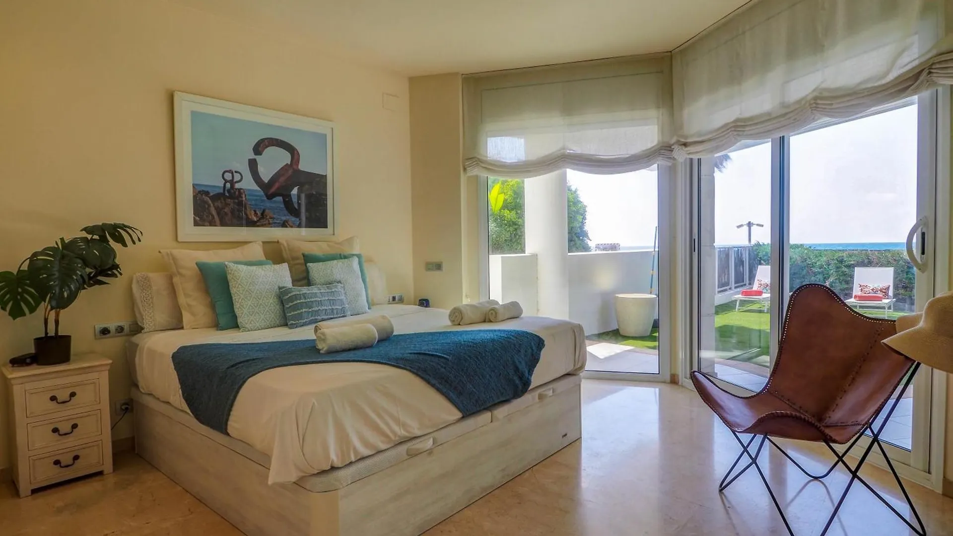 Luxury Seaview Apartment By Hello Homes Sitges