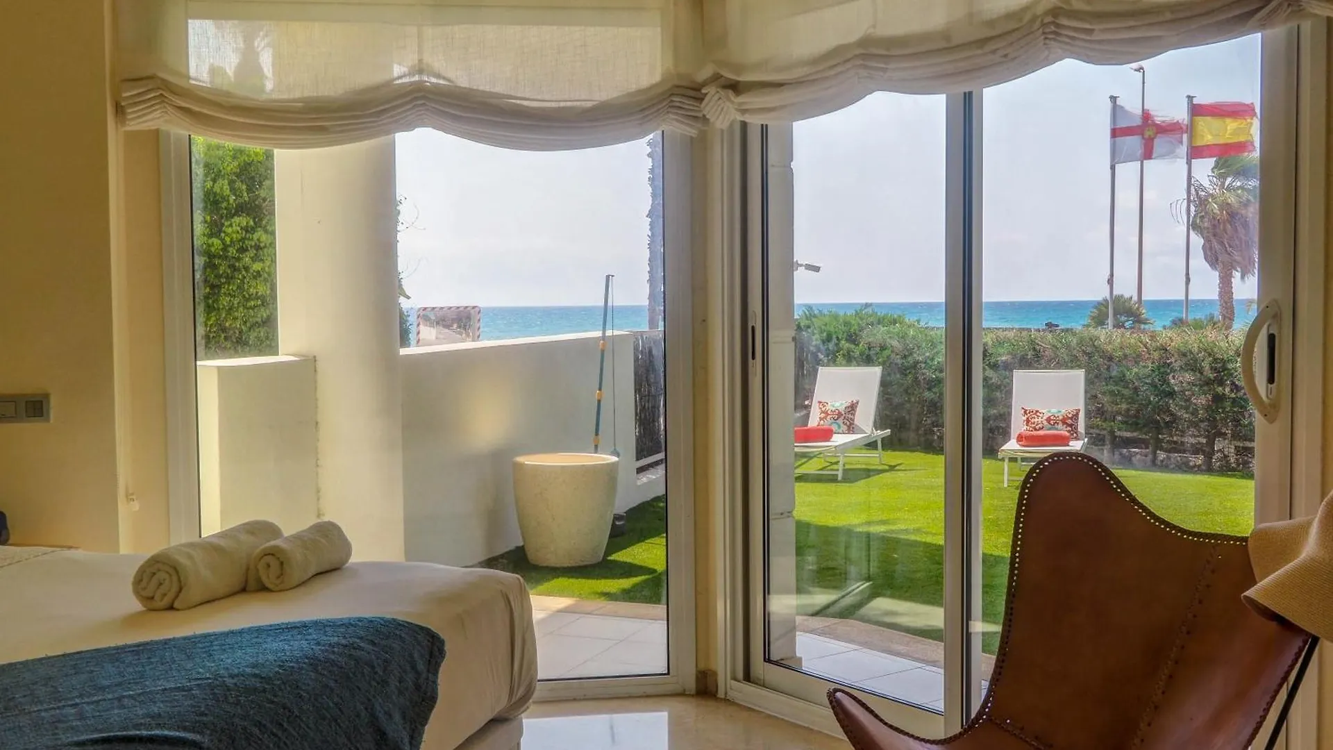 Luxury Seaview Apartment By Hello Homes Sitges