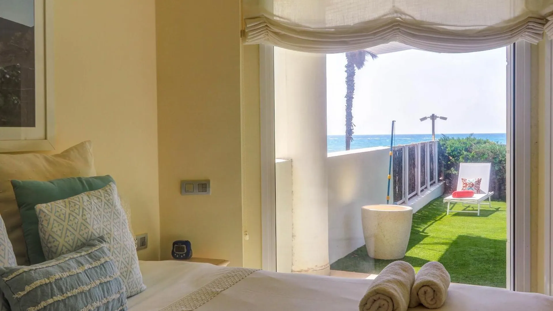 Luxury Seaview Apartment By Hello Homes Sitges