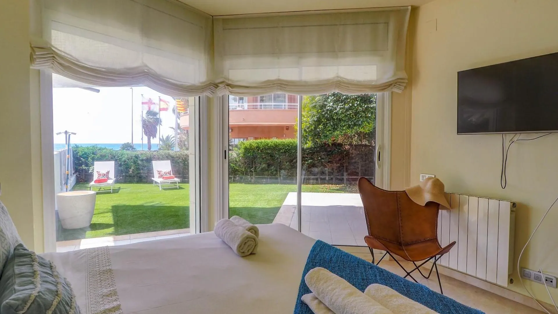 Luxury Seaview Apartment By Hello Homes Sitges Spain