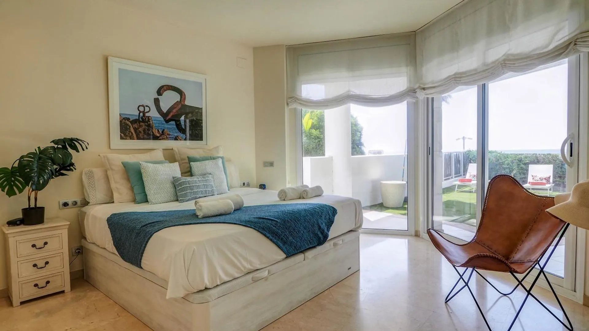 Luxury Seaview Apartment By Hello Homes Sitges