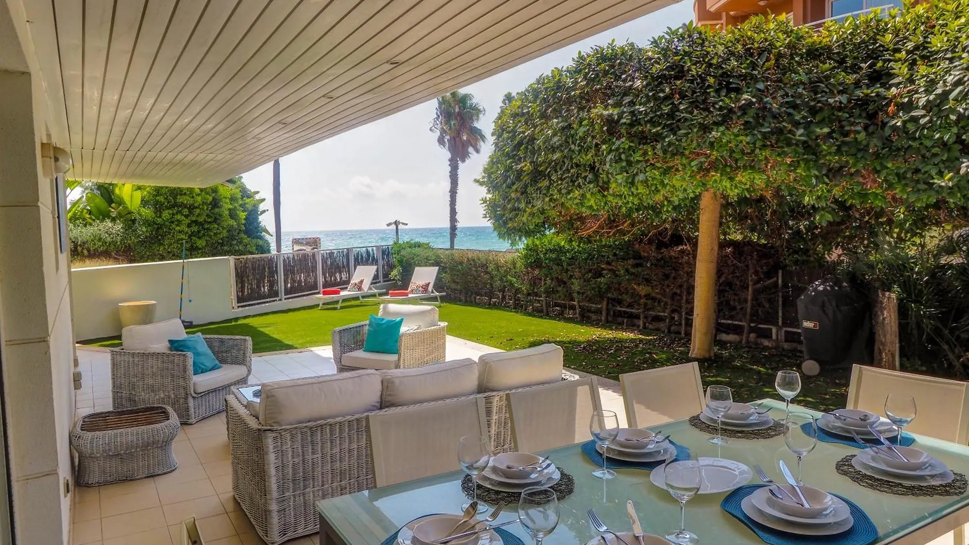 Luxury Seaview Apartment By Hello Homes Sitges