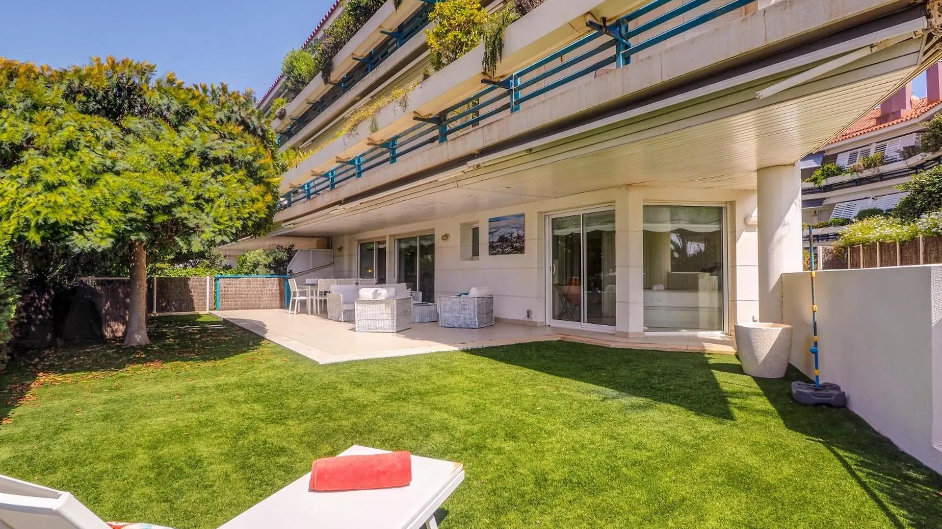 Luxury Seaview Apartment By Hello Homes Sitges